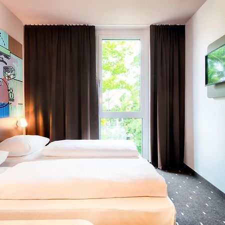 B&B Hotel Stuttgart-Neckarhafen Esterno foto